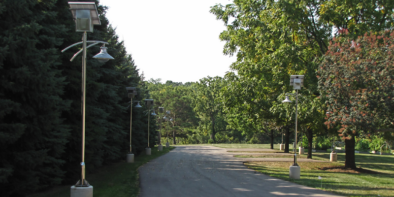 The Center for Sustainable Living is located on Gateway's Kenosha Campus yet feels a world apart. The driveway leading to the Center is lined with solar lighting and has parking for up to 13 cars. Additional parking is available just a 2-minute walk away. 