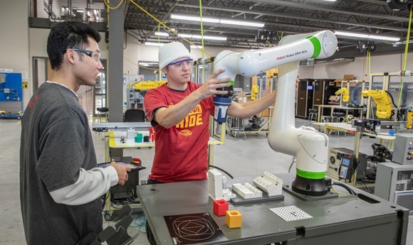 Gateway Advanced Manufacturing students in a robotics lab